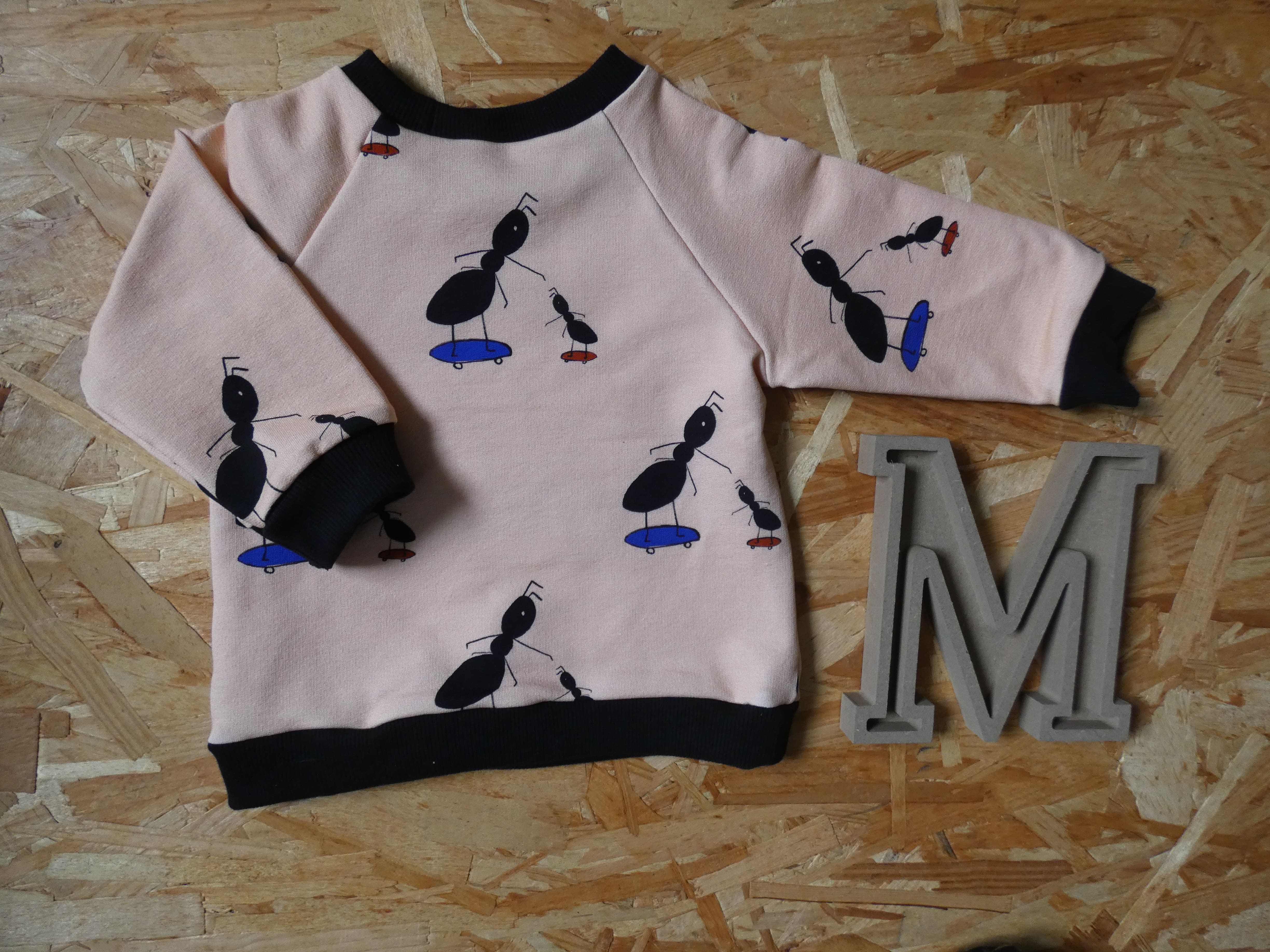 Sweat Fourmis fond rose - Moomie – Image 5