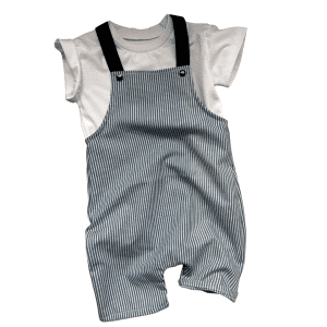 Zoom sur le tissu rayé bleu et écru en coton d’une salopette bébé fabriquée en France par Moomie