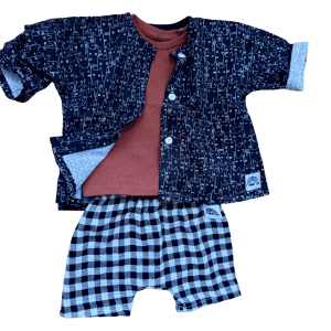 Tenue bébé avec short vichy noir en double gaze de coton et veste légère noire Moomie