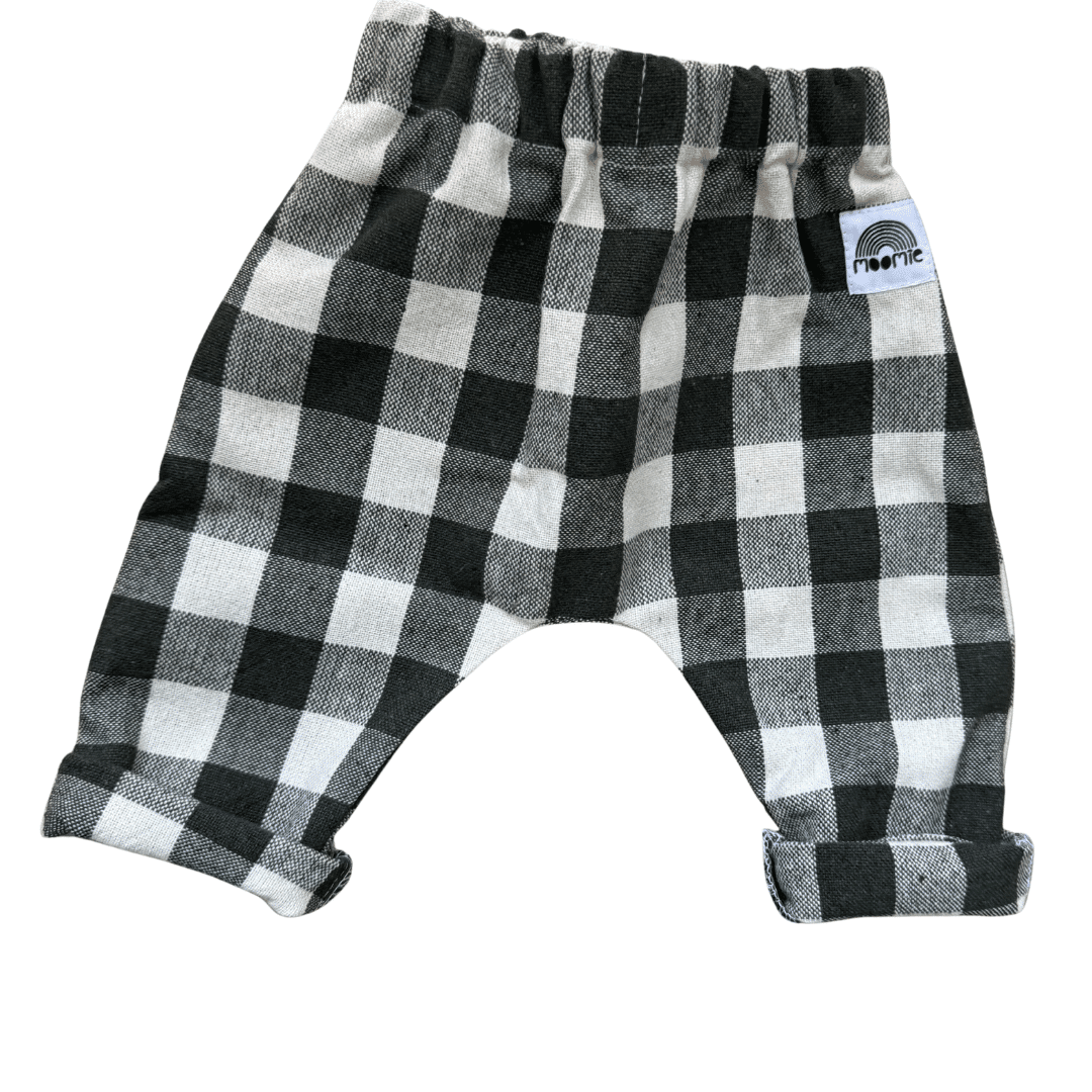 Pantalon bébé à carreaux kaki et écru en toile de coton avec taille élastiquée et revers ajustables
