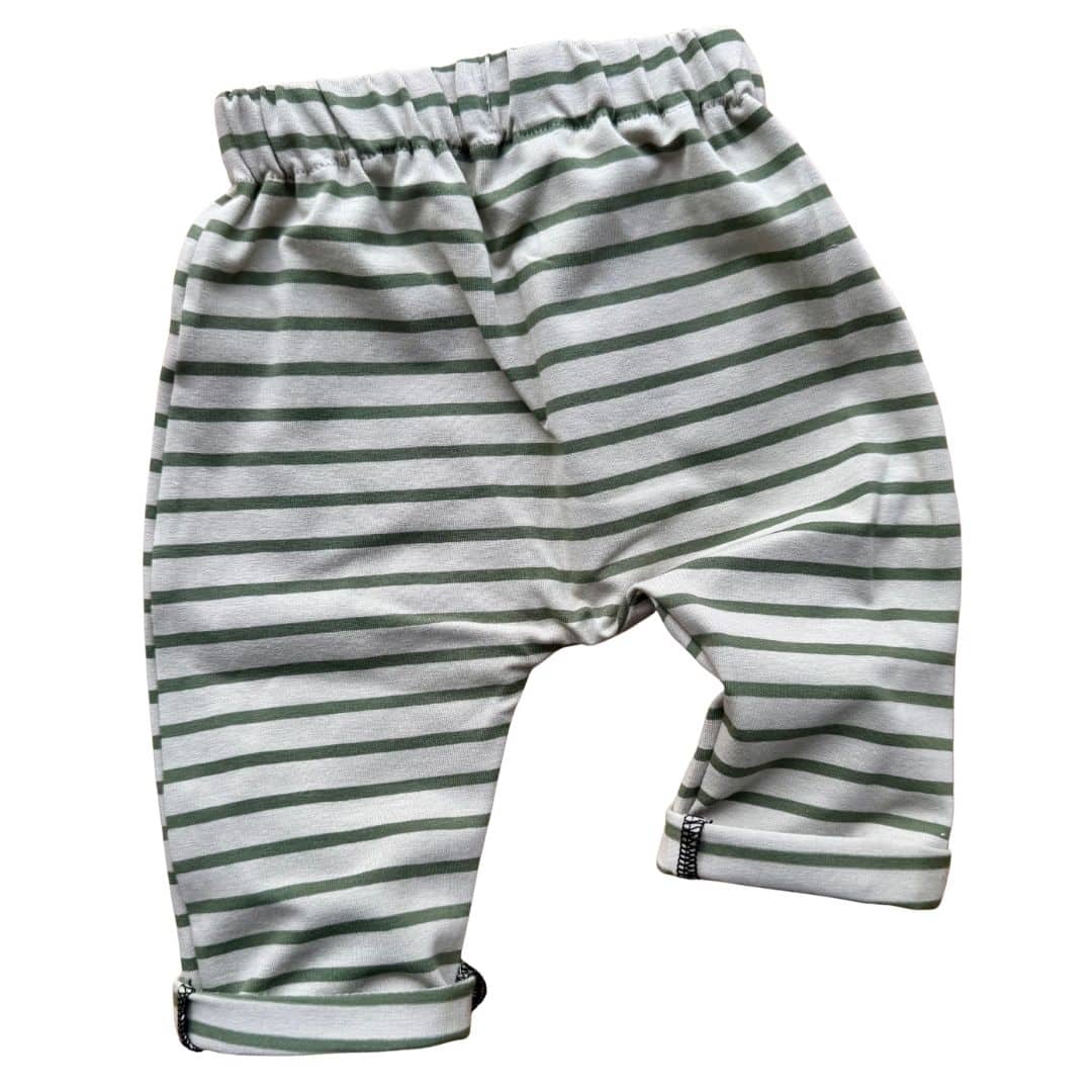 Pantalon bébé rayé sauge et kaki de la collection Copenhague