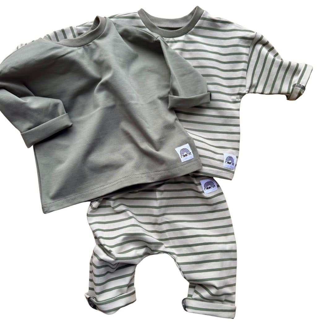 Pantalon bébé rayé avec t-shirts uni kaki et rayé assorti