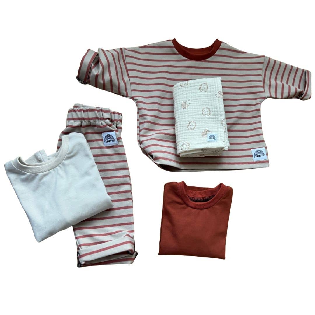 Pantalon bébé rayé avec t-shirts assortis et lange hérisson collection Copenhague