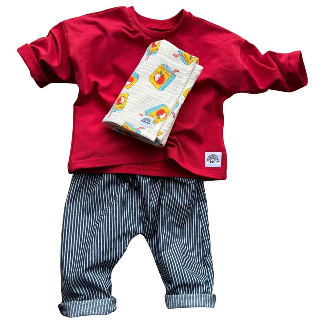 Lange Apple Juice avec t-shirt rouge et pantalon rayé bébé