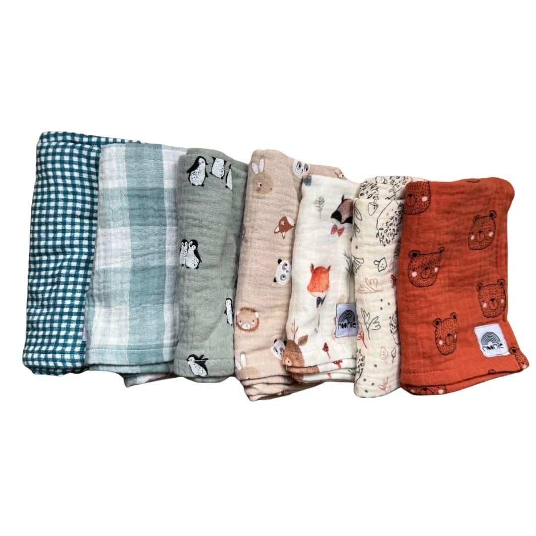 Lot de 7 langes bébé en gaze de coton réunissant sept motifs dans des tons naturels