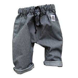 Pantalon bébé bleu marine à fines rayures crème avec revers